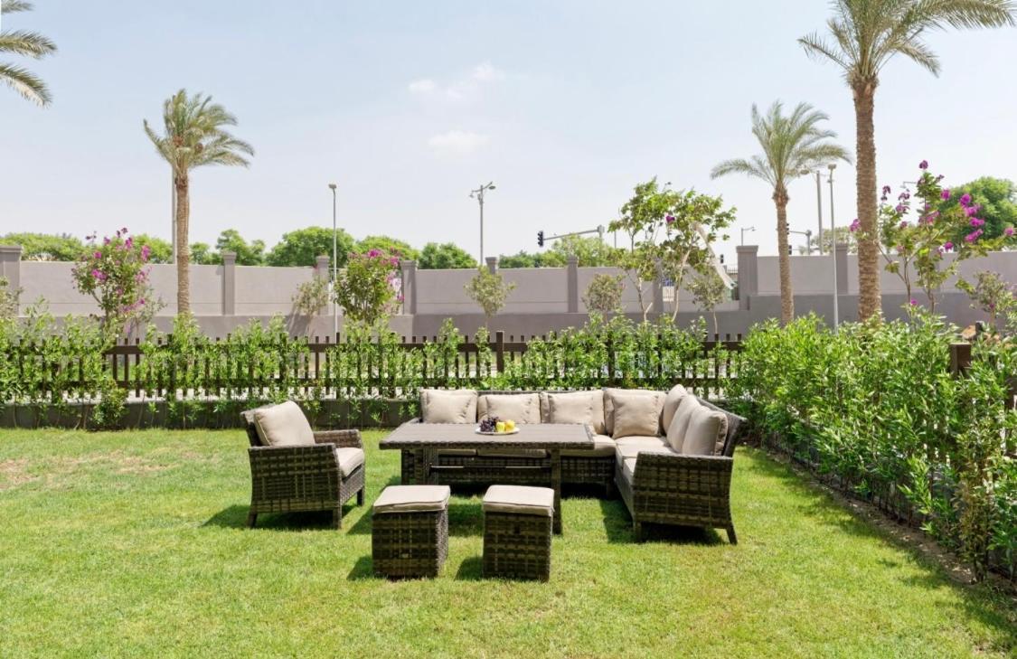 Luxury 2 Bedroom Ground Floor Apartment With Private Garden In Cairo Festival City Eksteriør billede